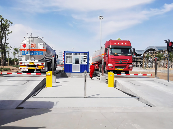 无人值守（进出）